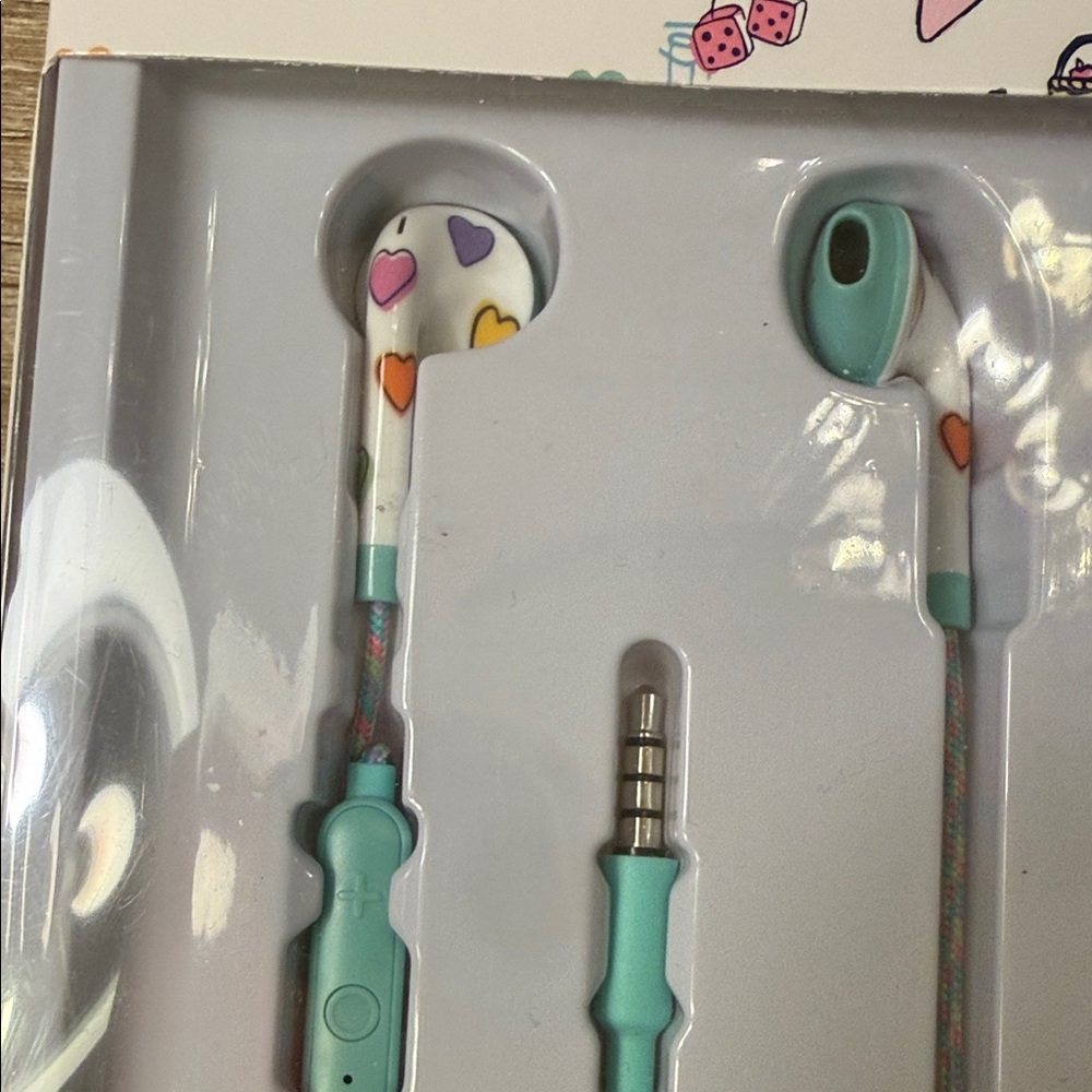 Roller Rabbit Mint Wired Earbuds with Multicolor Heart Print - Picture 2 of 5